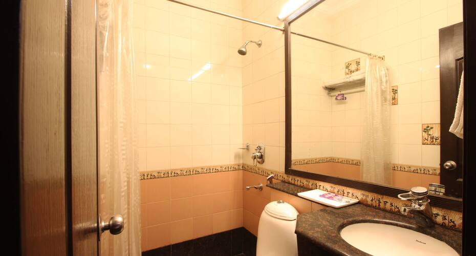 TG Rooms Sector 26, Gurgaon 4